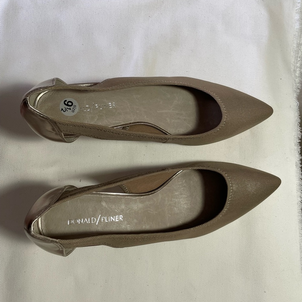 New Donald Pliner Women’s Shoes.  9.5 M.  GAIO Kitten Heel.